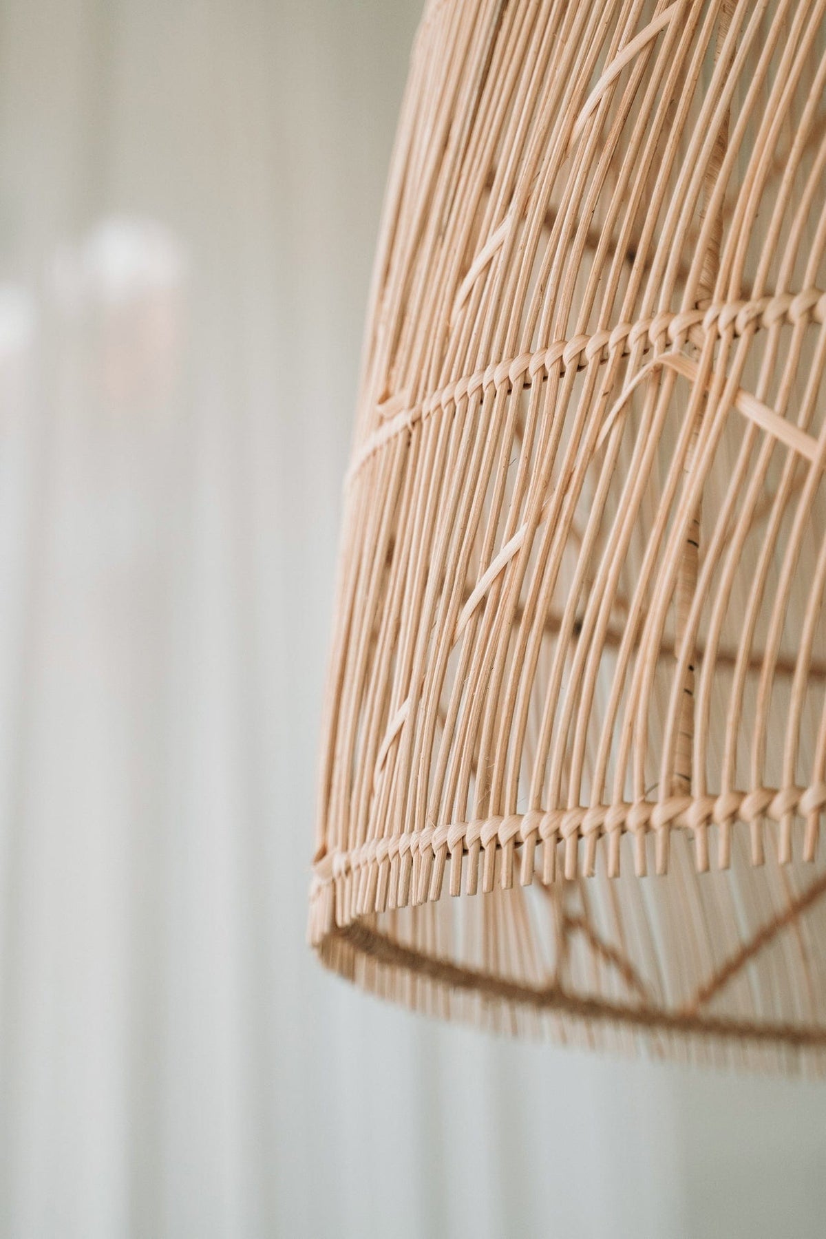 Suspension en rotin naturel tressé beige 65cm Twister Pendant - Natural - M - Bazar Bizar — vue 3