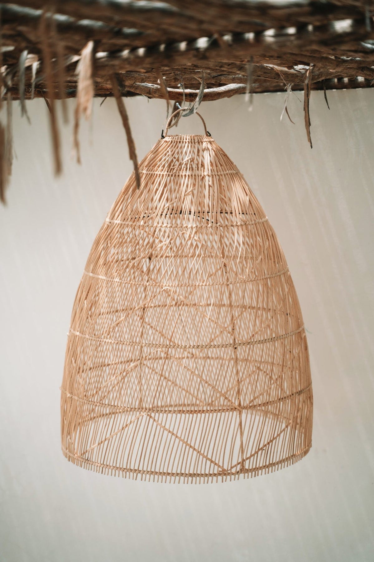 Suspension en rotin naturel tressé beige 65cm Twister Pendant - Natural - M - Bazar Bizar — vue 7