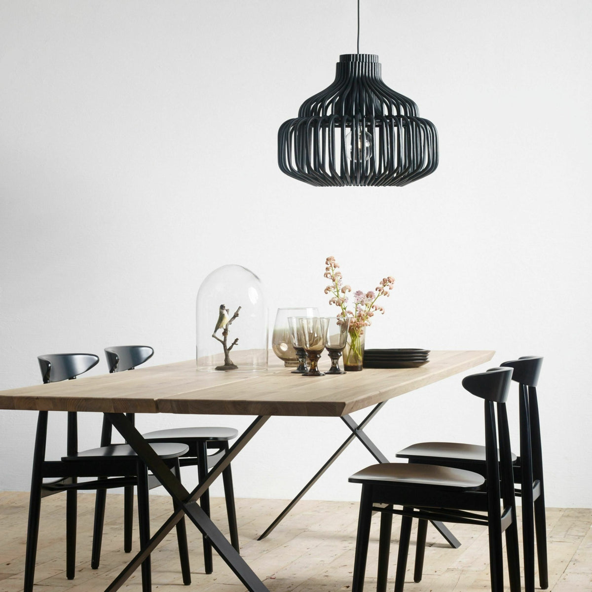 Suspension en rotin noir Endless - Vincent Sheppard - The Cool Republic
