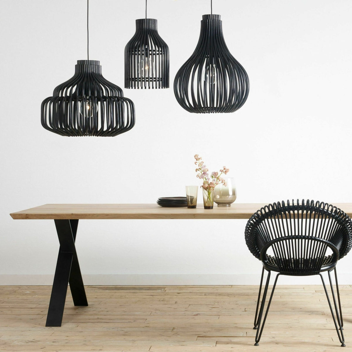 Suspension en rotin noir Firefly - Vincent Sheppard - The Cool Republic