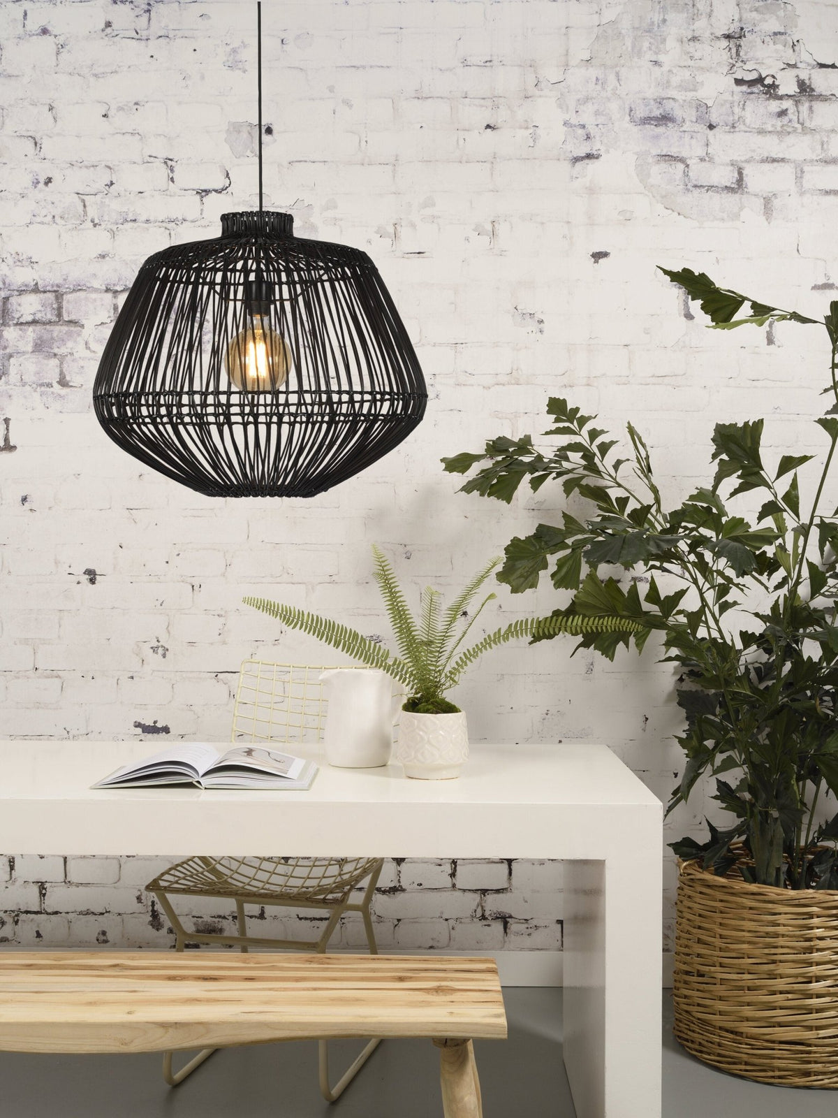 Suspension en rotin noir Madagascar - Good & Mojo - The Cool Republic