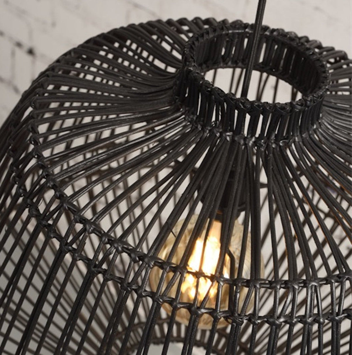 Suspension en rotin noir Madagascar - Good & Mojo - The Cool Republic