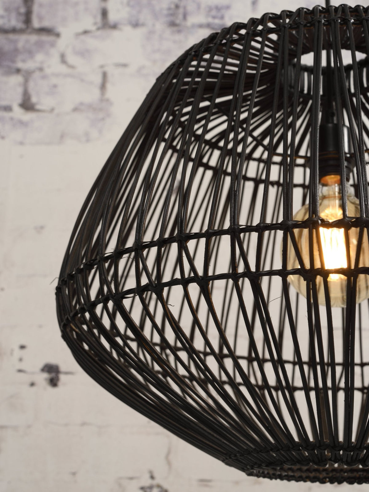 Suspension en rotin noir Madagascar - Good & Mojo - The Cool Republic