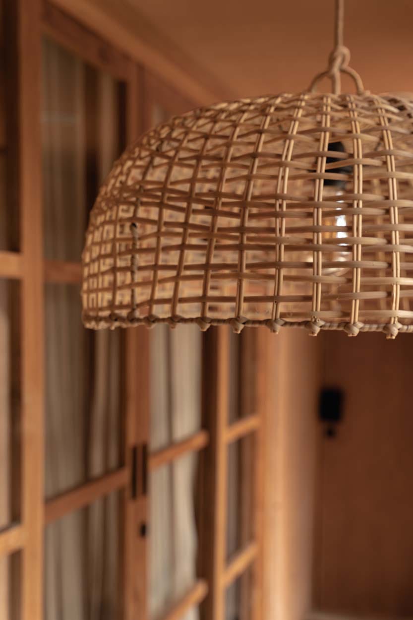 Suspension en rotin tressé beige 60cm Cloche - Bazar Bizar — vue 4