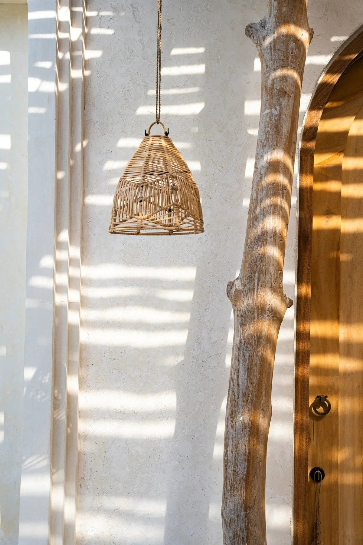 Suspension en rotin tressé naturel beige 24cm Bala - Bazar Bizar - The Cool Republic