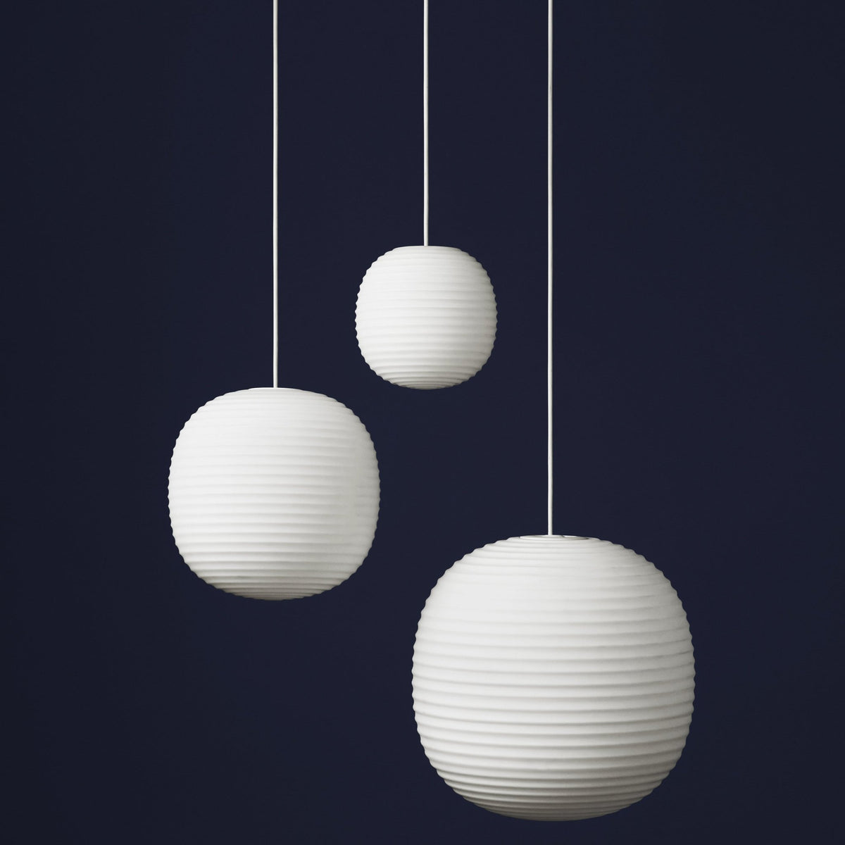 Suspension en verre givré blanc 40 cm Lantern - New Works - The Cool Republic