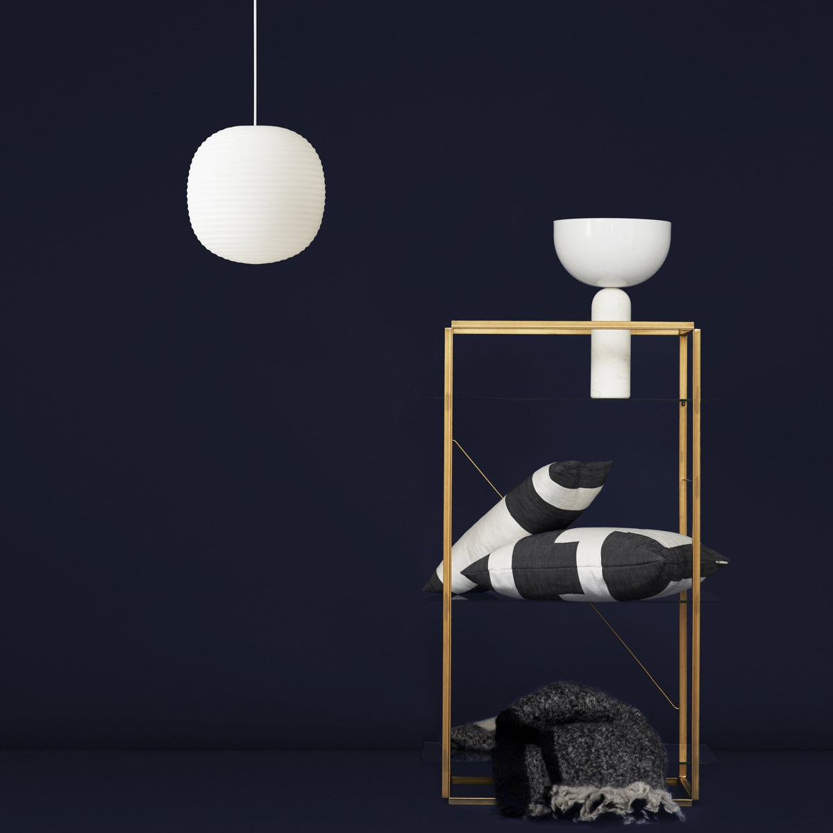 Suspension en verre givré blanc 40 cm Lantern - New Works - The Cool Republic