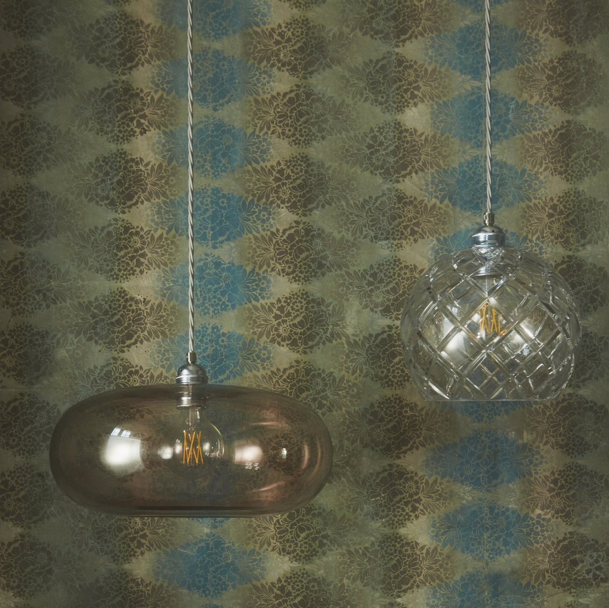 Suspension en verre gris fumé 45 cm Horizon - Ebb & Flow - The Cool Republic