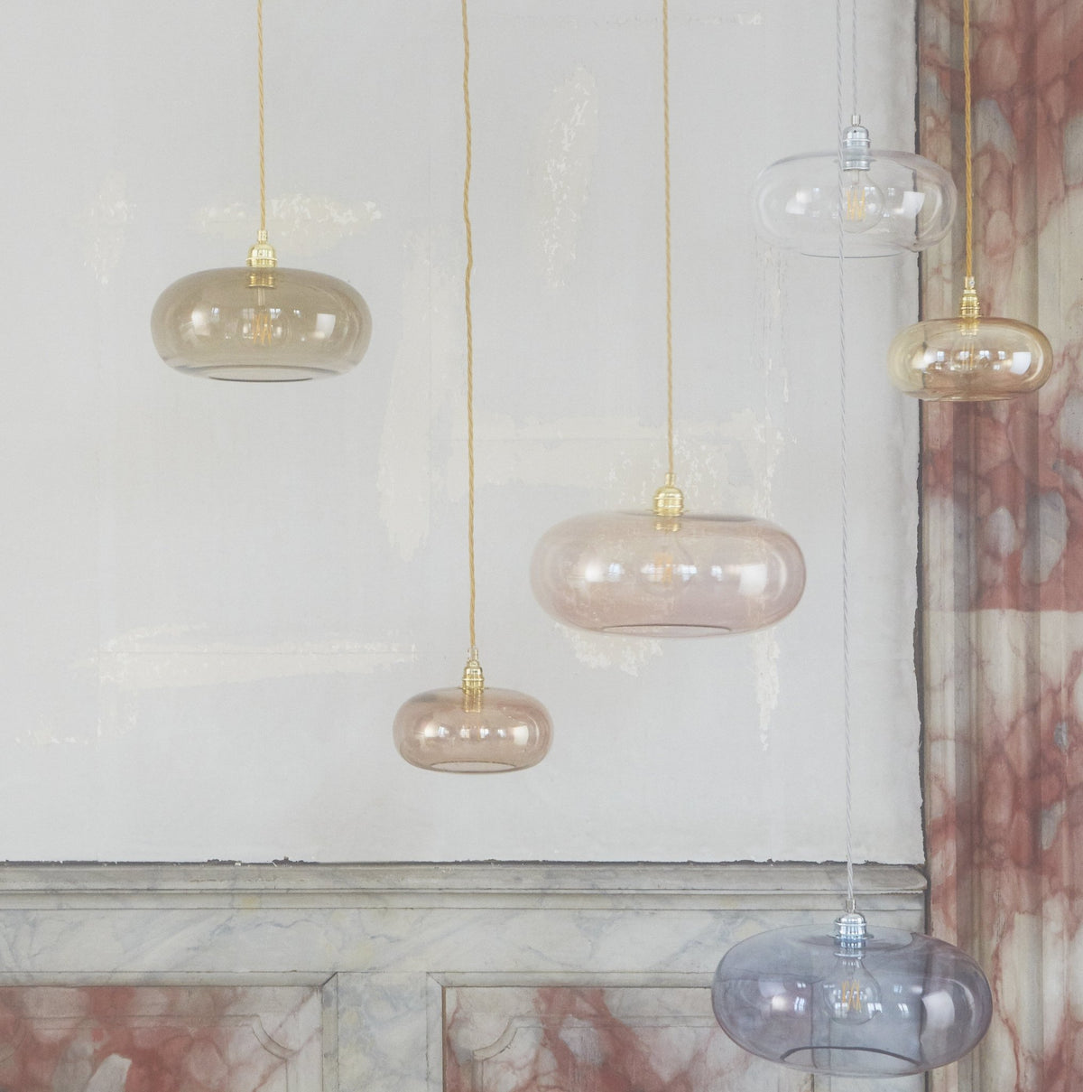 Suspension en verre transparent et détail en laiton 29 cm Horizon - Ebb & Flow - The Cool Republic