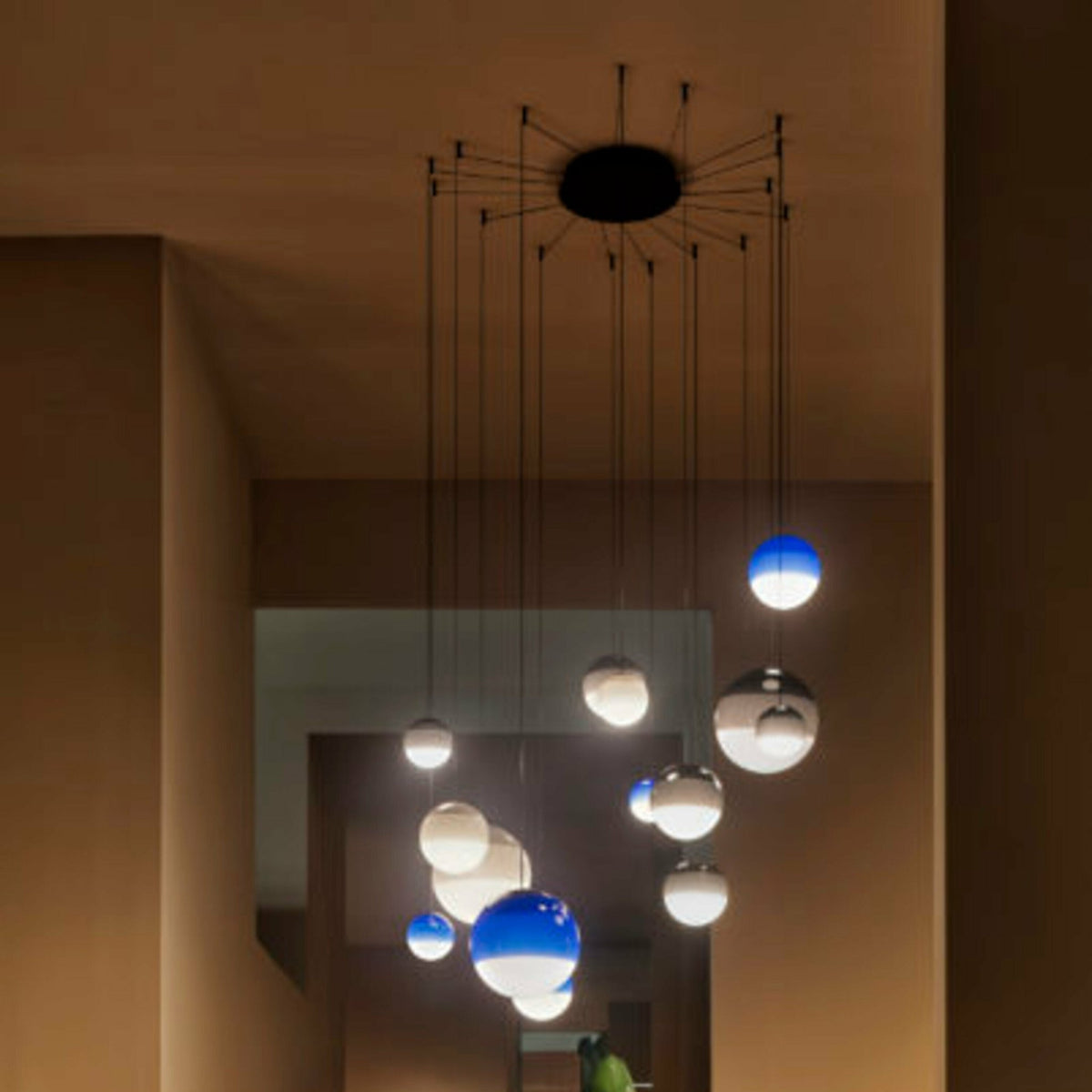 Suspension globe 30 cm bleu Dipping Light - Marset - The Cool Republic