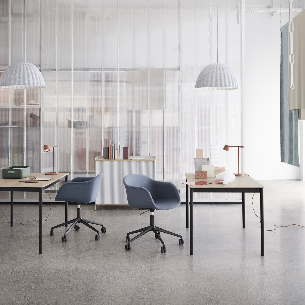 Suspension grise 82 cm Under the Bell - Muuto - The Cool Republic