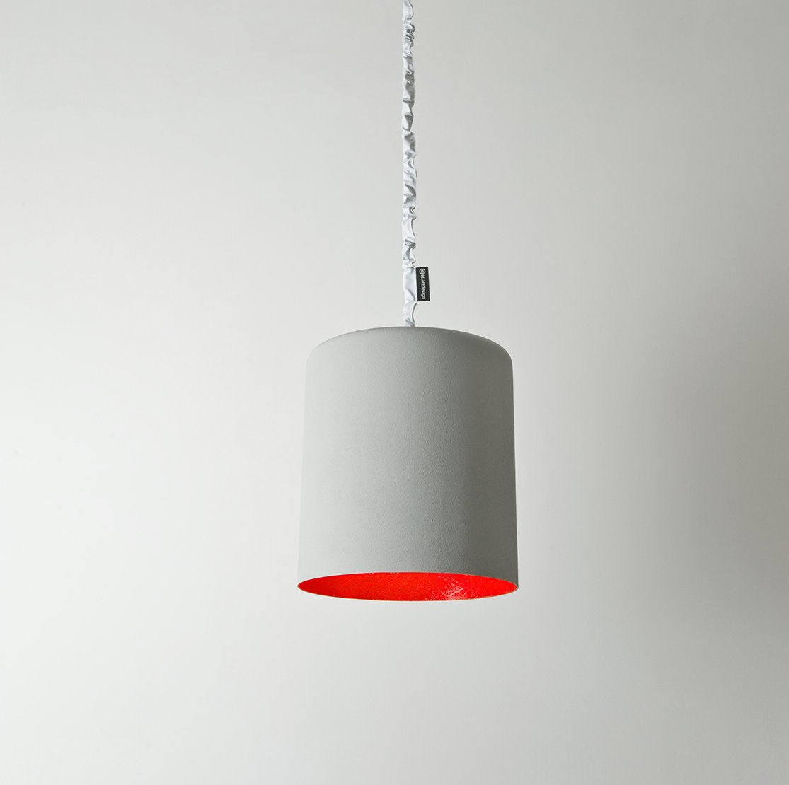 Suspension grise et rouge Bin Cemento - In-es.artdesign - The Cool Republic
