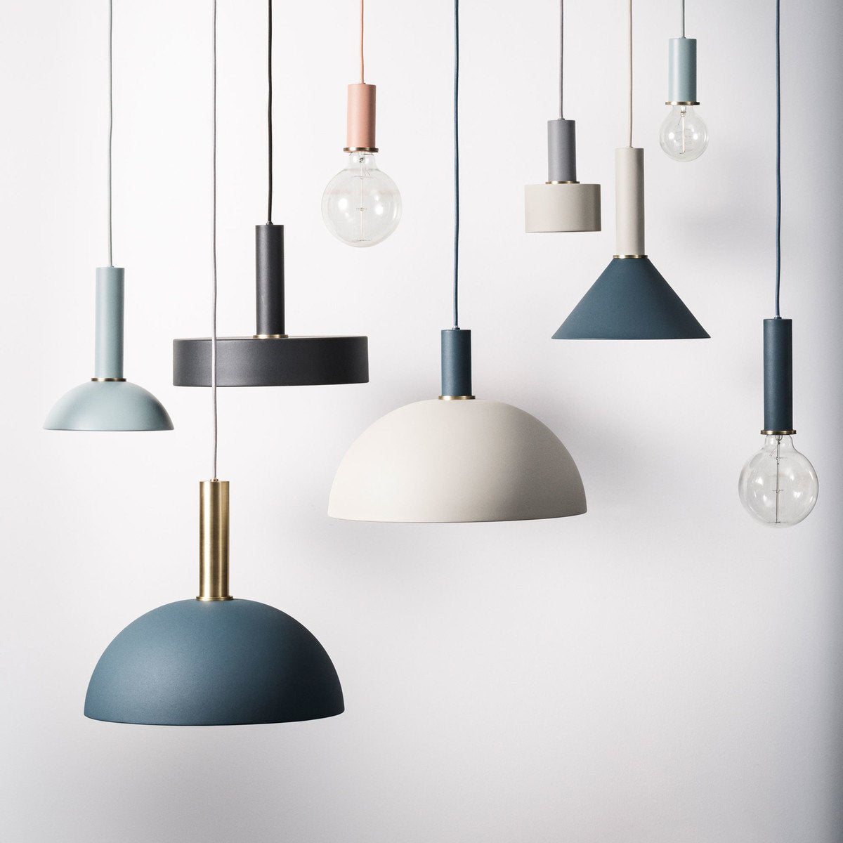 Suspension grise socket high doré Dome Collect - Ferm Living - The Cool Republic