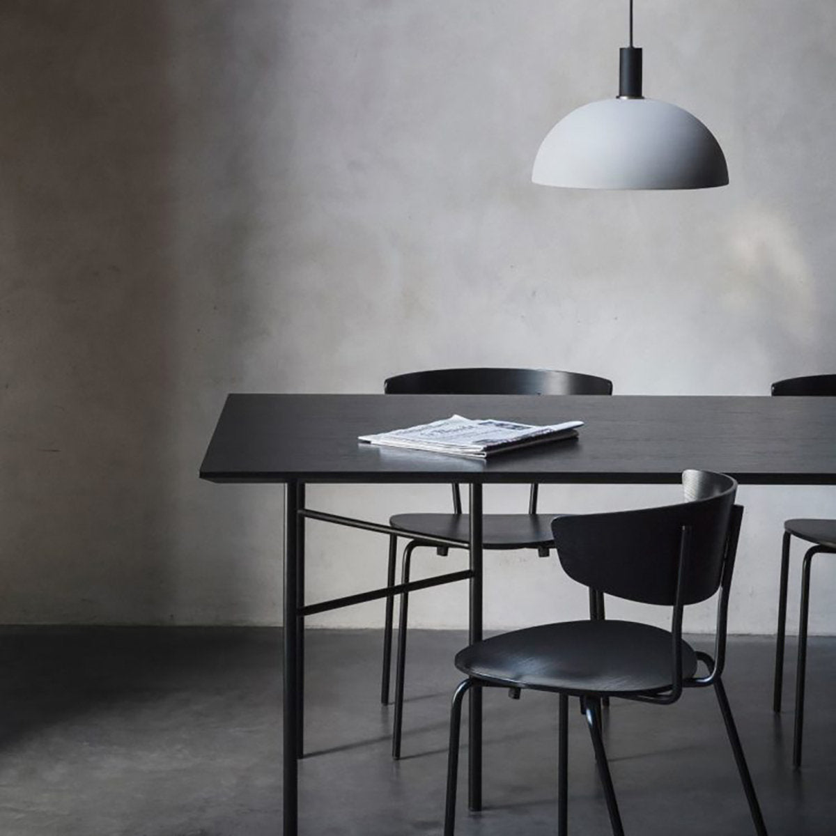 Suspension grise socket low bleu Dome Collect - Ferm Living - The Cool Republic