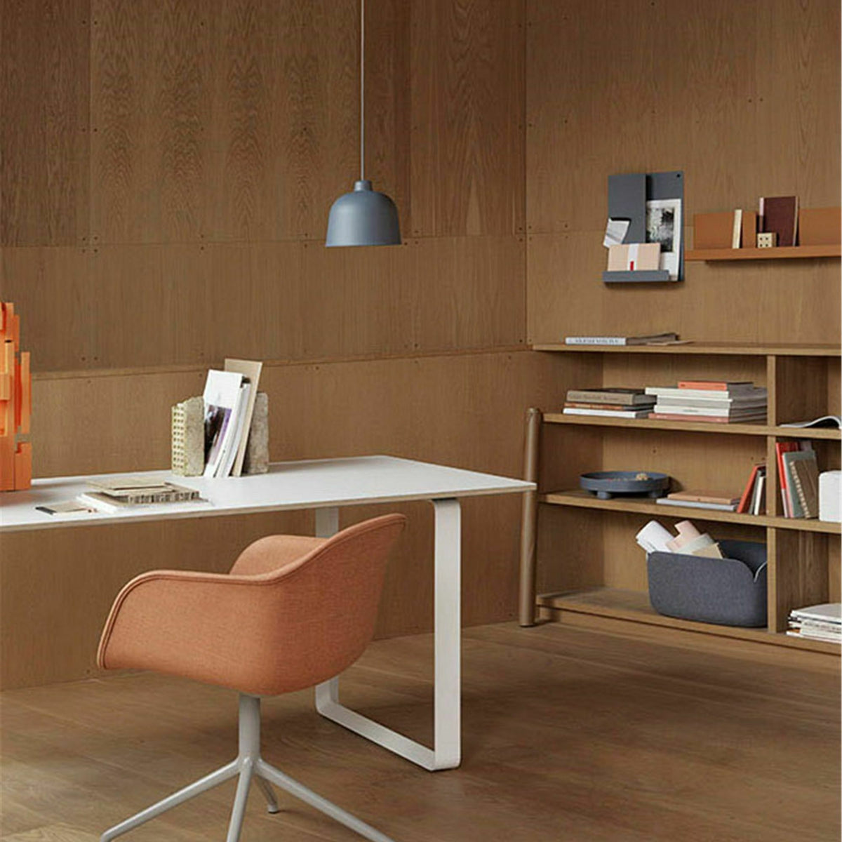 Suspension LED en fibre de bambou bleu gris Grain - Muuto - The Cool Republic