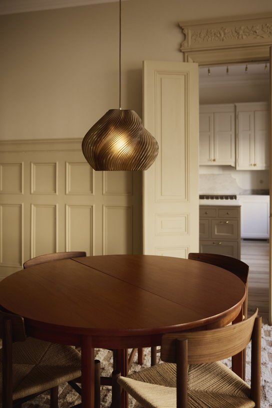 Suspension marron caramel et chrome 30 cm Soft serve 03 - Crème atelier - The Cool Republic