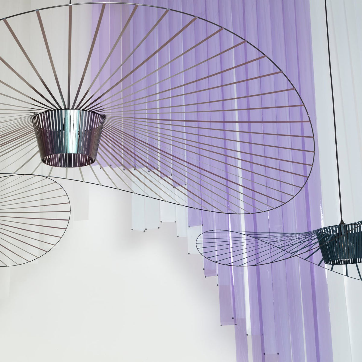 Suspension noir irisé 140 cm Vertigo - Petite Friture - The Cool Republic