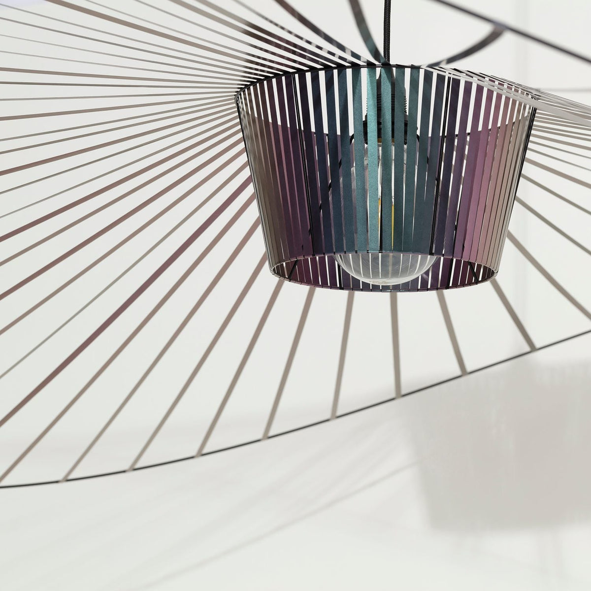 Suspension noir irisé 140 cm Vertigo - Petite Friture - The Cool Republic