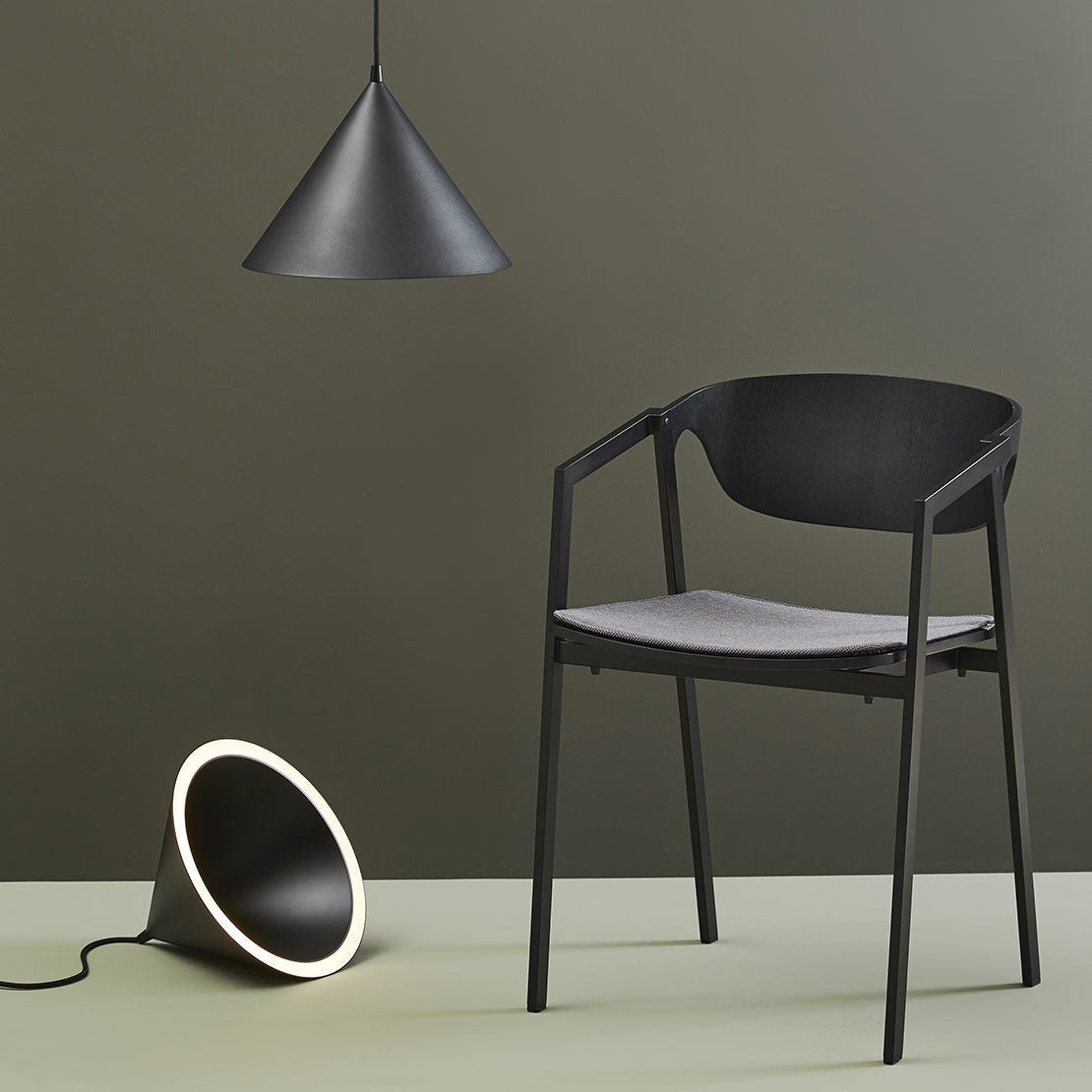 Suspension noire 32 cm Annular - Woud - The Cool Republic