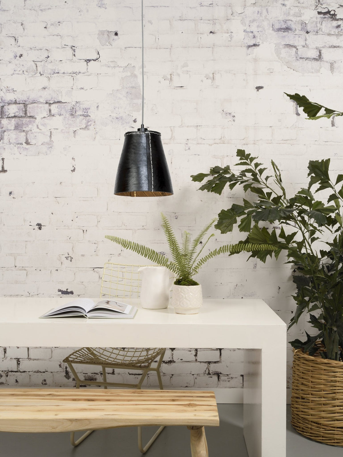 Suspension noire en pneu recyclé 26cm Amazon - Good & Mojo - The Cool Republic
