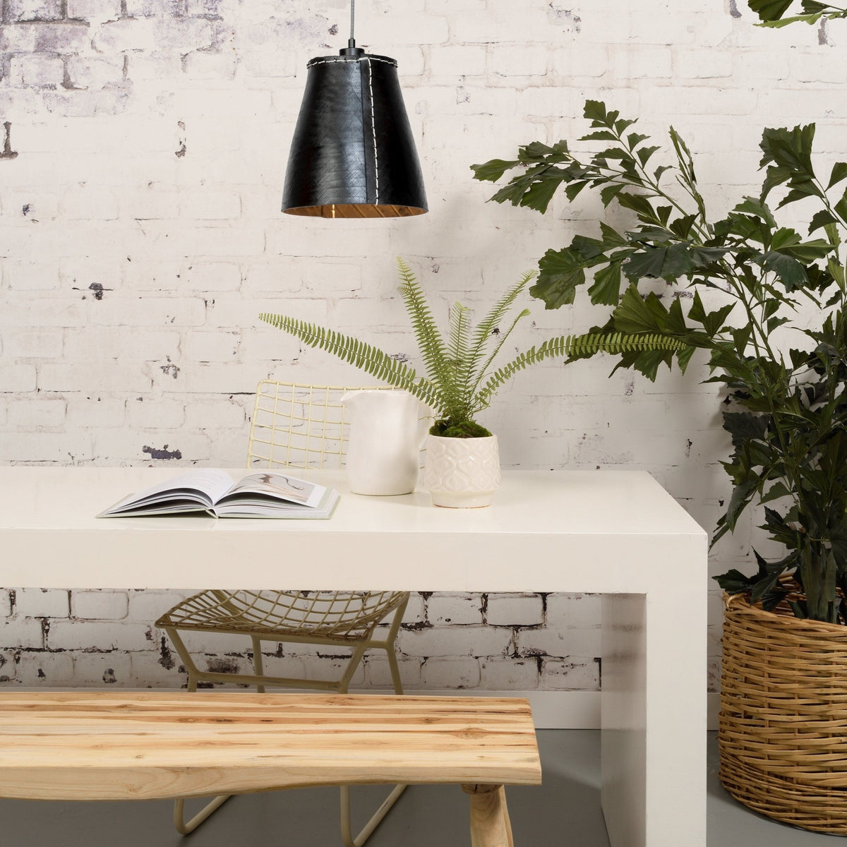 Suspension noire en pneu recyclé 26cm Amazon - Good & Mojo - The Cool Republic