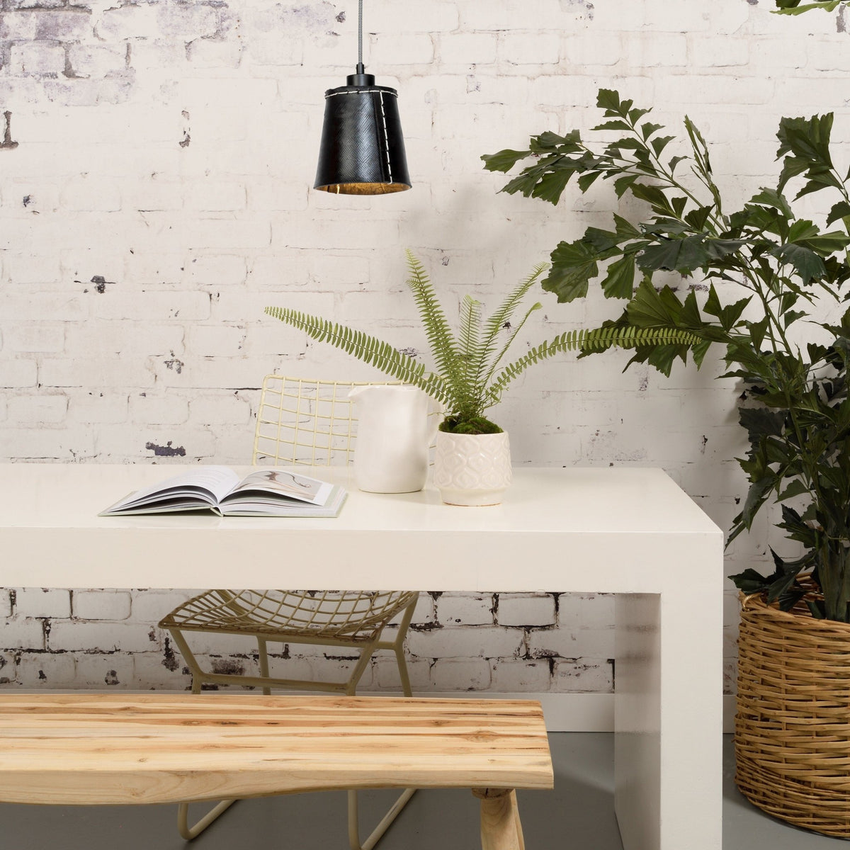 Suspension noire en pneu recyclé Amazon - Good & Mojo - The Cool Republic