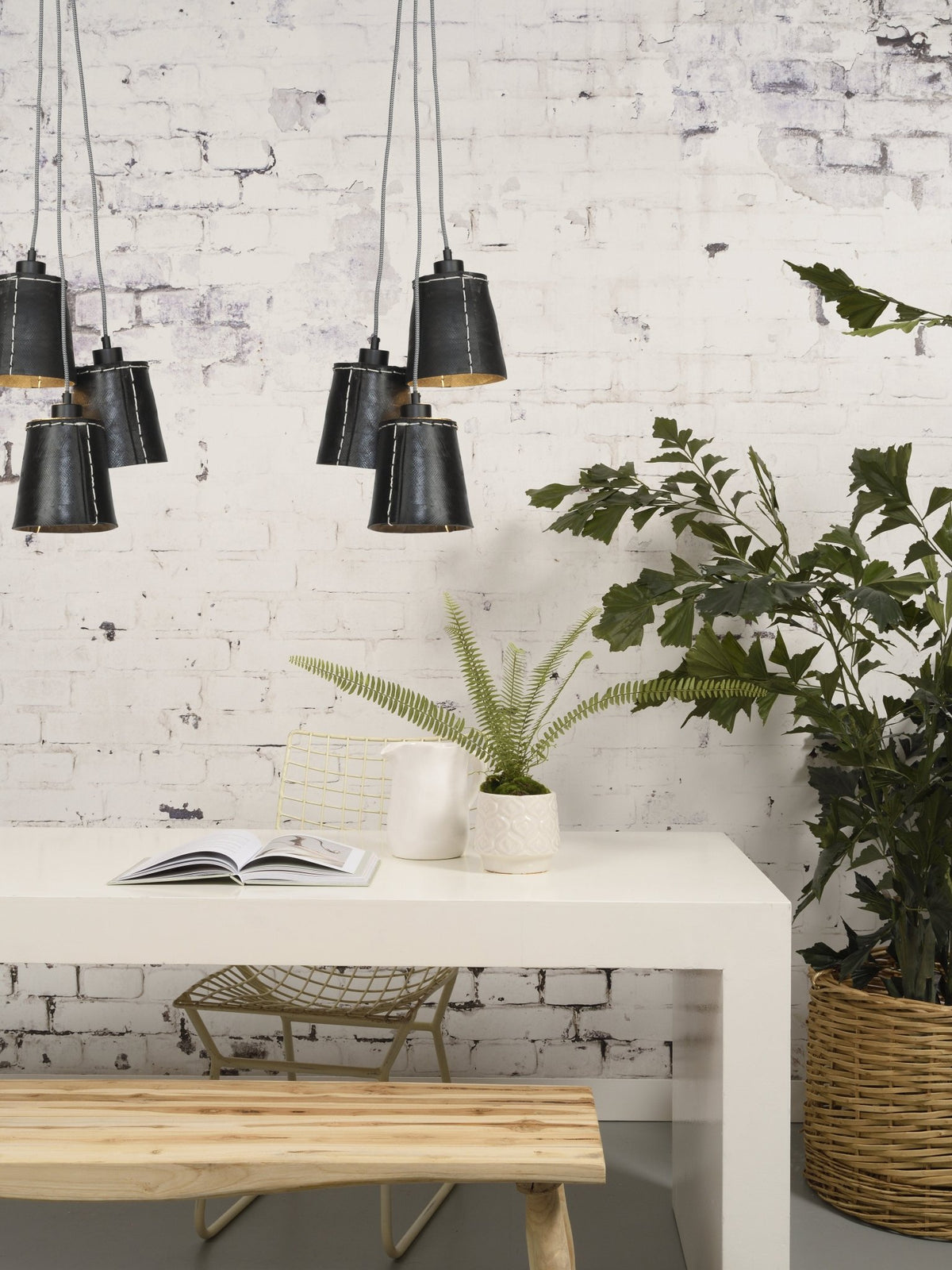Suspension noire en pneu recyclé Amazon - Good & Mojo - The Cool Republic