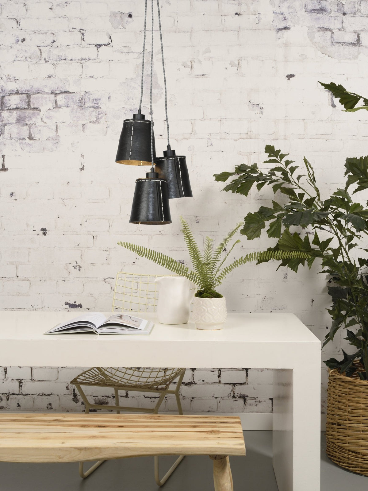 Suspension noire en pneu recyclé Amazon - Good & Mojo - The Cool Republic