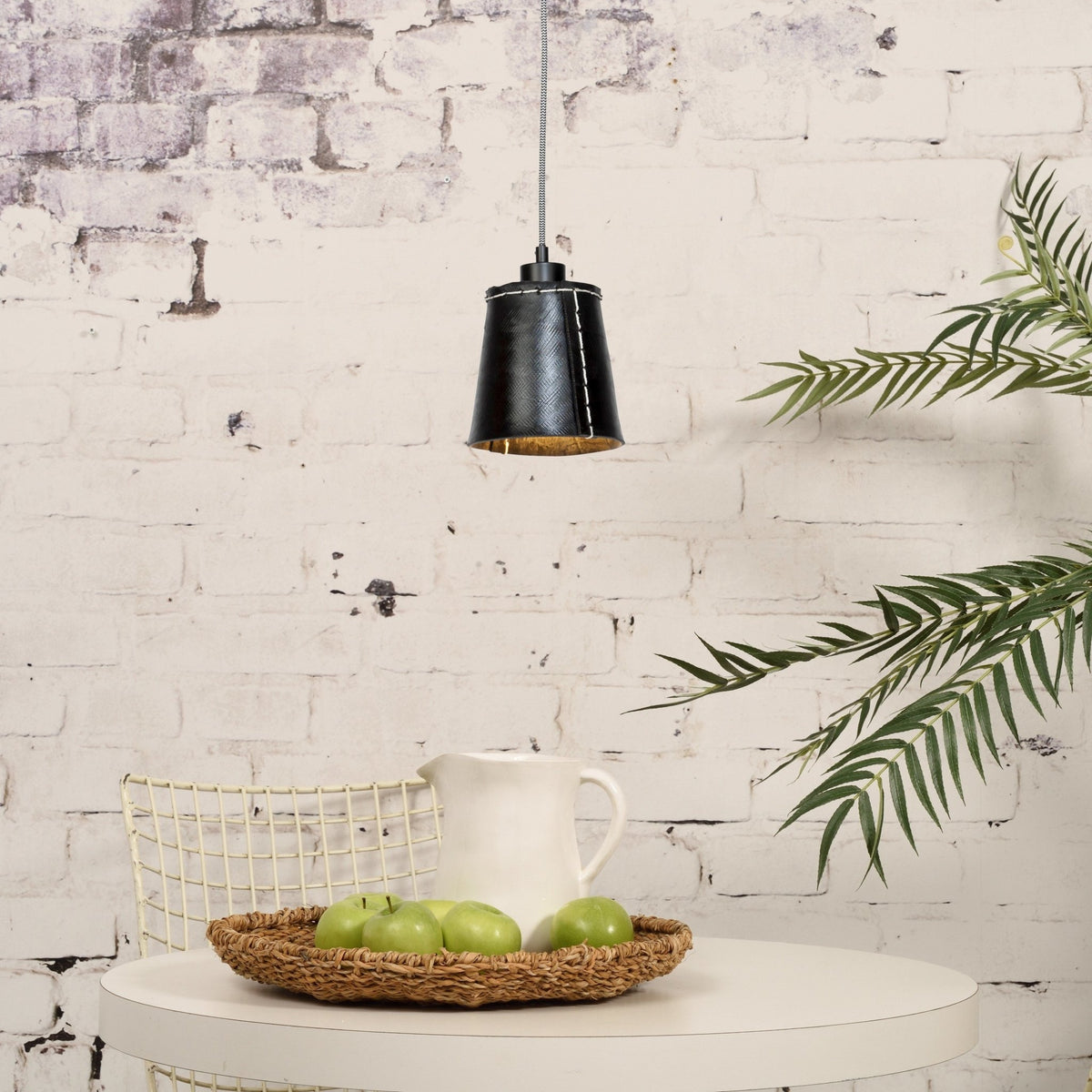Suspension noire en pneu recyclé Amazon - Good & Mojo - The Cool Republic