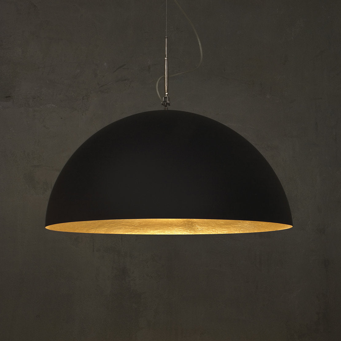 Suspension noire et dorée Mezza Luna - In-es.artdesign - The Cool Republic