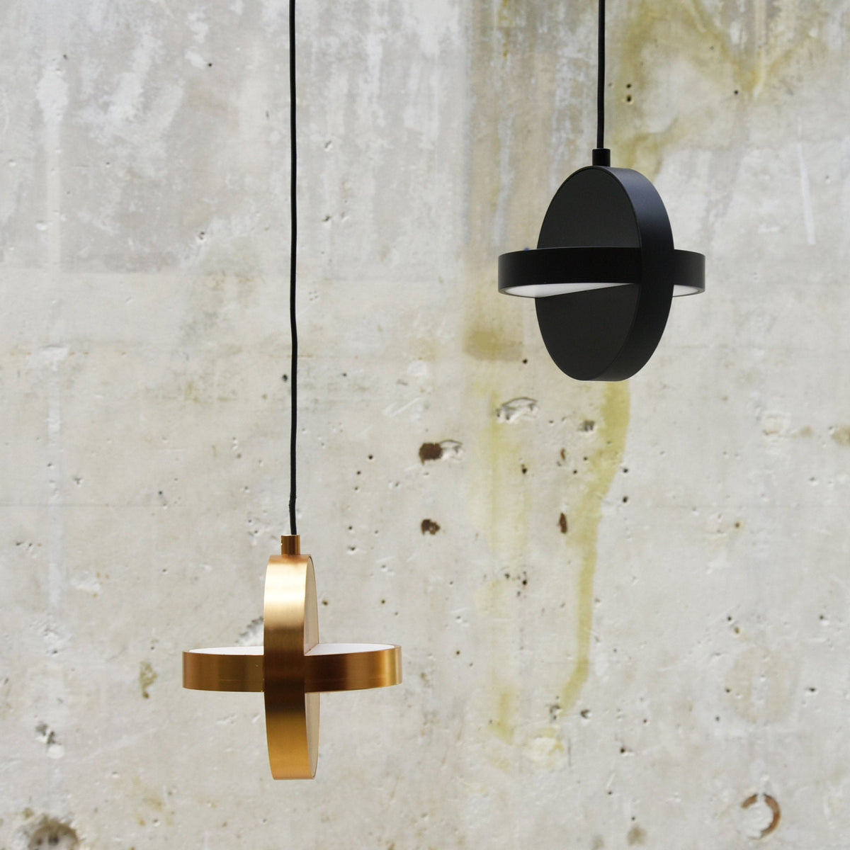 Suspension noire Plus - ENOstudio - The Cool Republic