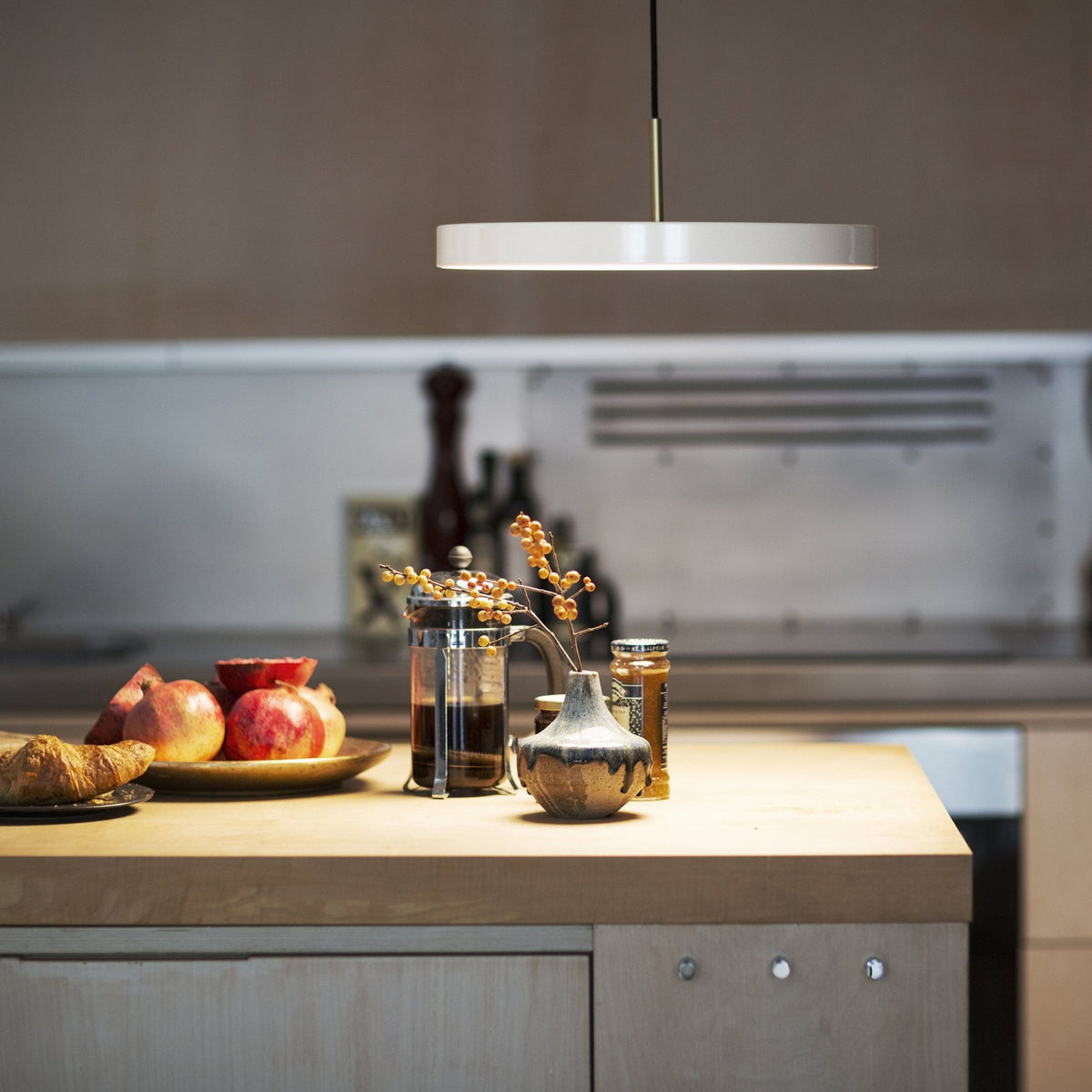 Suspension Nuance Mist détail laiton LED Asteria - UMAGE - The Cool Republic