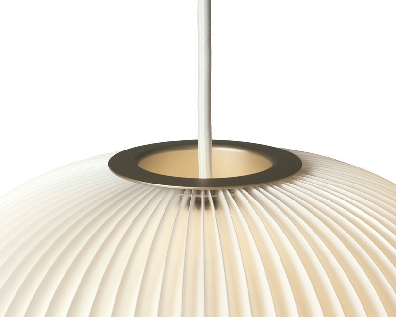 Suspension ronde dorée 46 cm Lamella 1 - Le Klint - The Cool Republic