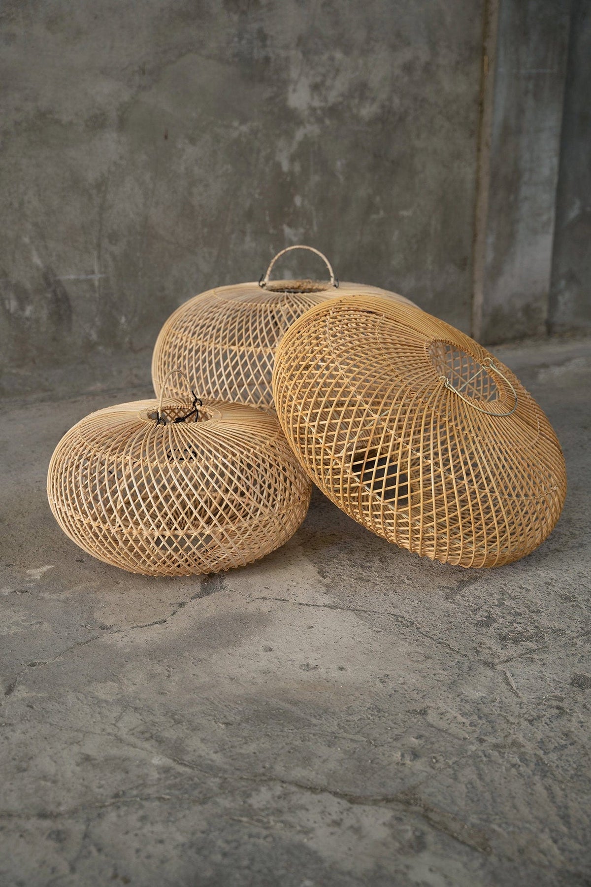 Suspension ronde en rotin naturel tressé beige 50cm Wholly - Bazar Bizar — vue 3
