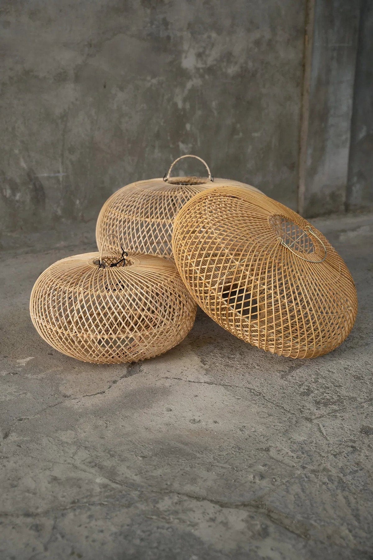 Suspension ronde en rotin naturel tressé beige 60cm Wholly - Bazar Bizar — vue 2