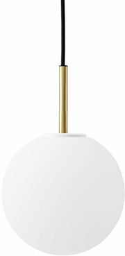 Suspension ronde en verre opaque mat et base en laiton Tim Rundle - Audo - The Cool Republic