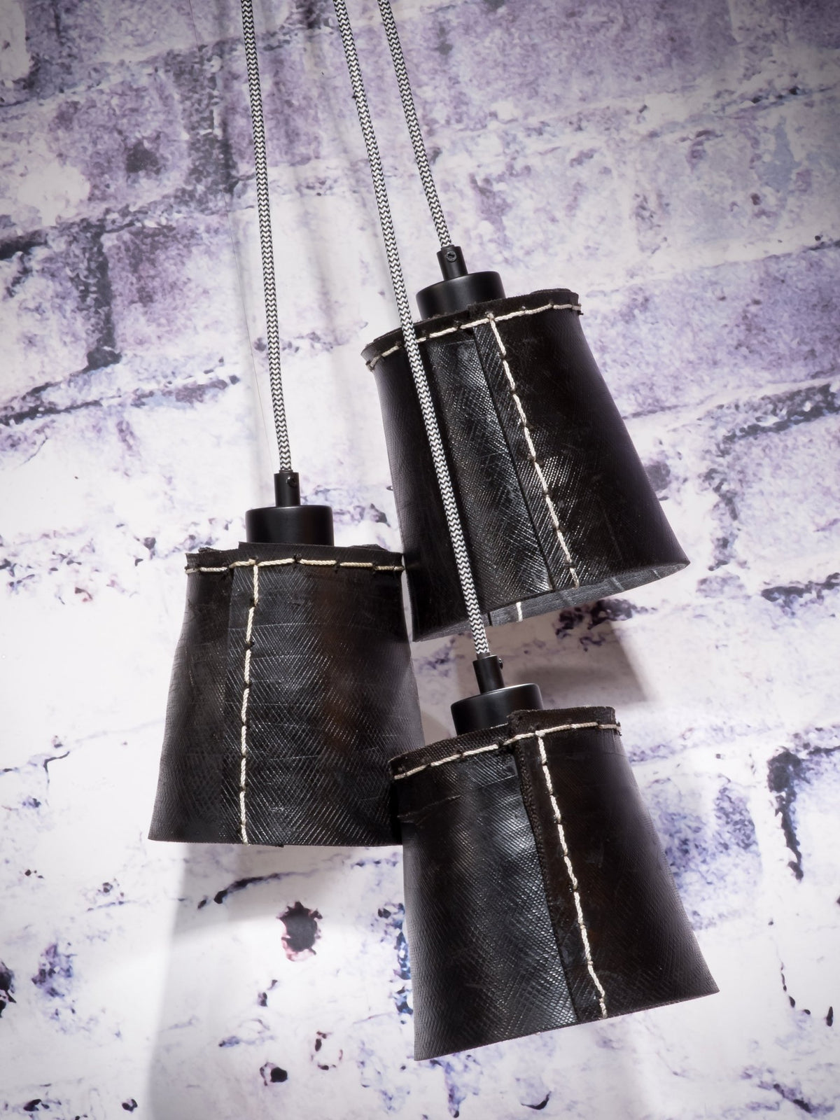 Suspension trio noire en pneu recyclé Amazon - Good & Mojo - The Cool Republic