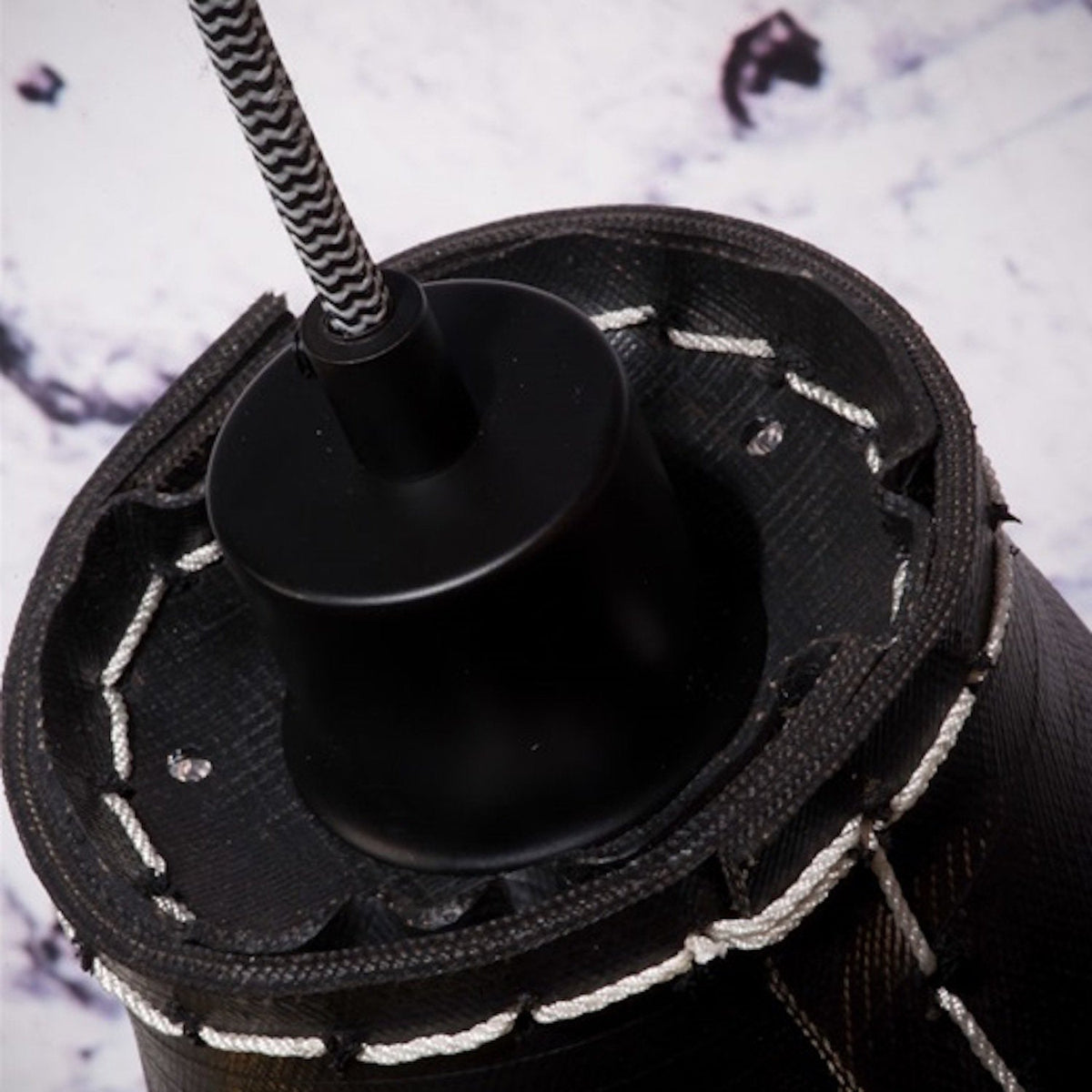 Suspension trio noire en pneu recyclé Amazon - Good & Mojo - The Cool Republic