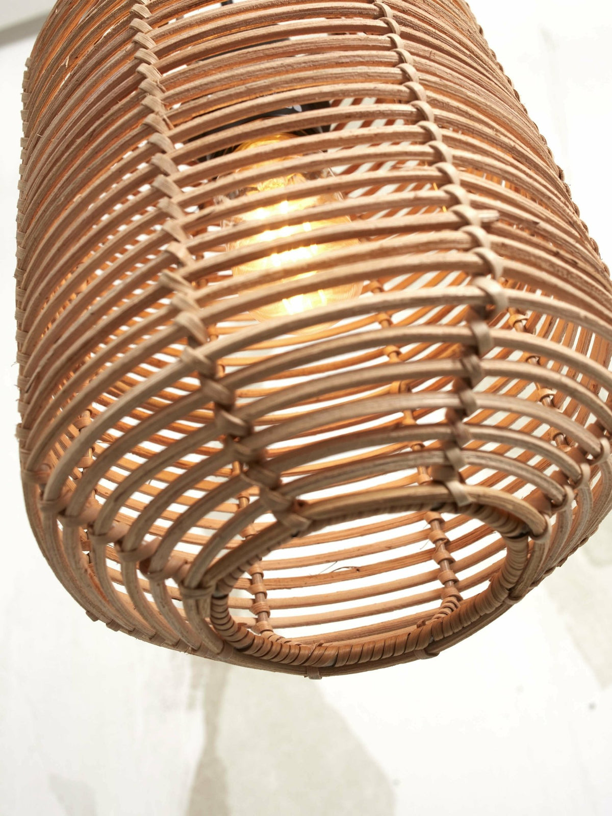 Suspension tube en rotin naturel 18x25 cm Tanami - Good & Mojo - The Cool Republic
