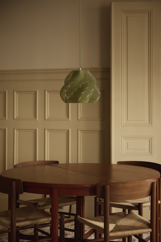 Suspension vert olive et chrome 25 cm Soft serve 02 - Crème atelier - The Cool Republic