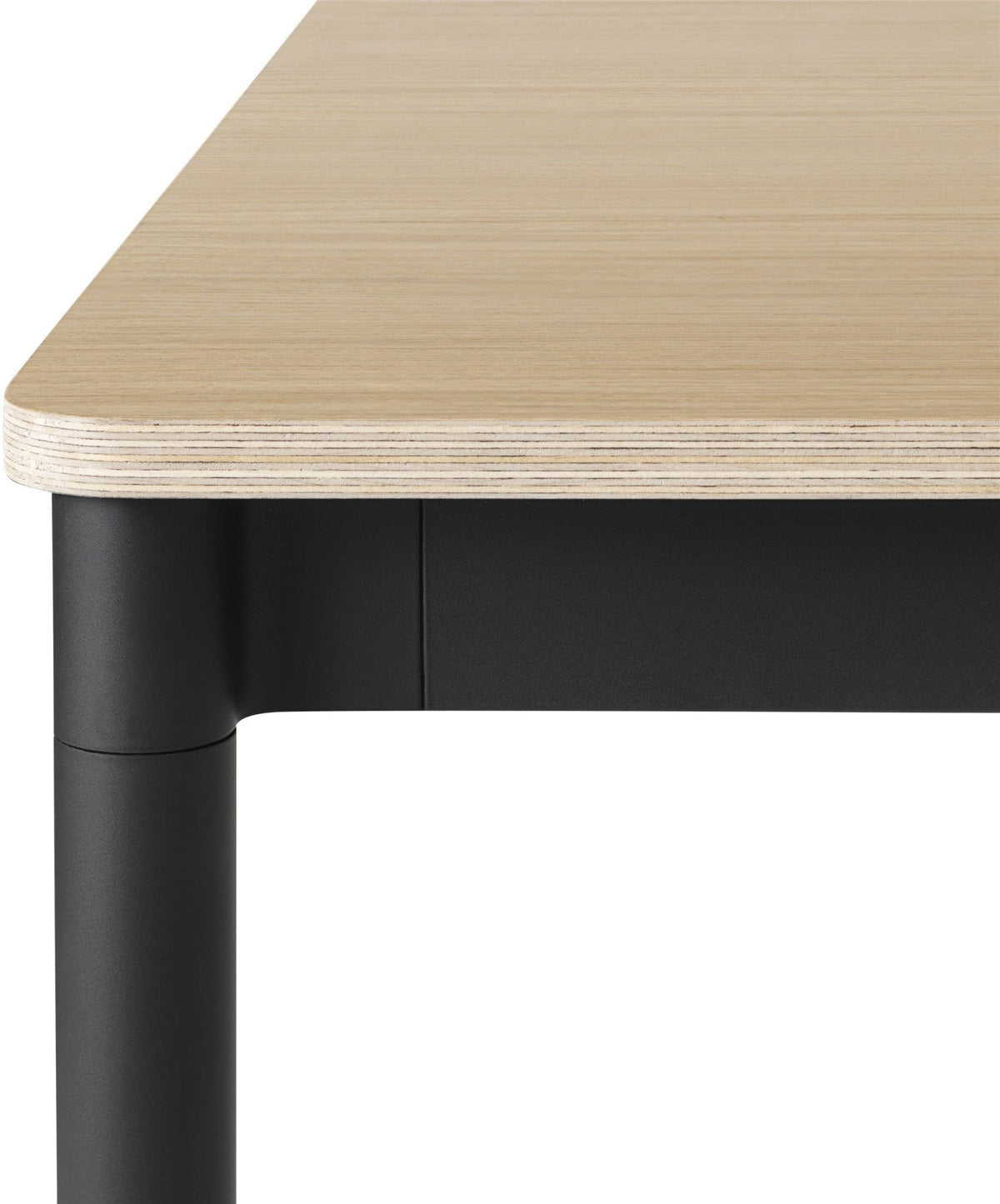 Table 140 cm en chêne piétement noir Base - Muuto - The Cool Republic