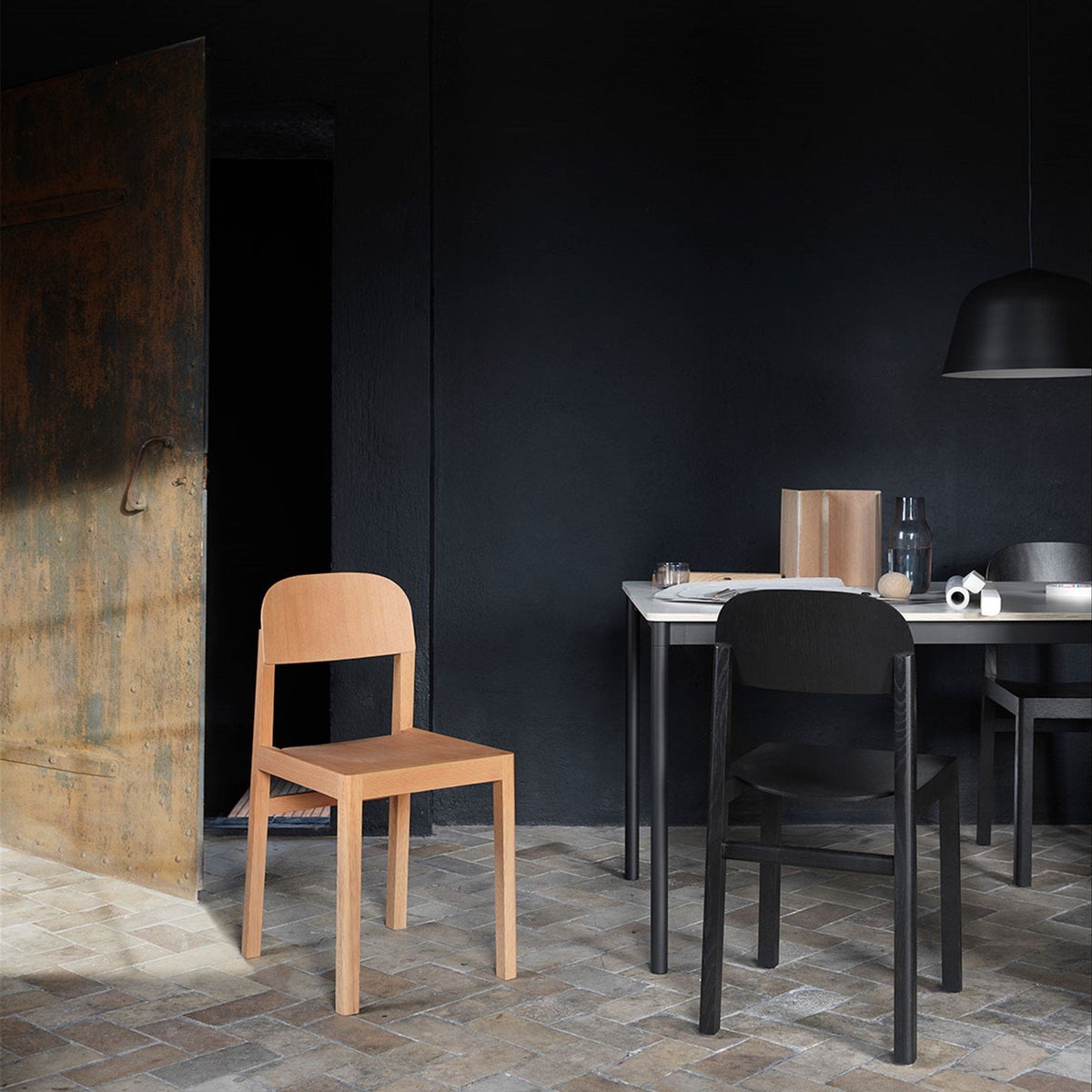 Table 140 cm en chêne piétement noir Base - Muuto - The Cool Republic