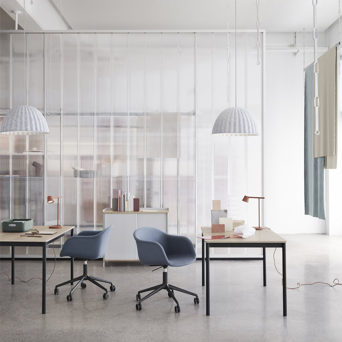 Table 190 cm en chêne piétement blanc Base - Muuto - The Cool Republic