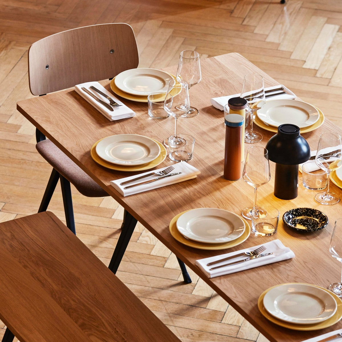 Table 300 cm en chêne solide fumé et acier beige Pyramid 02 - HAY - The Cool Republic
