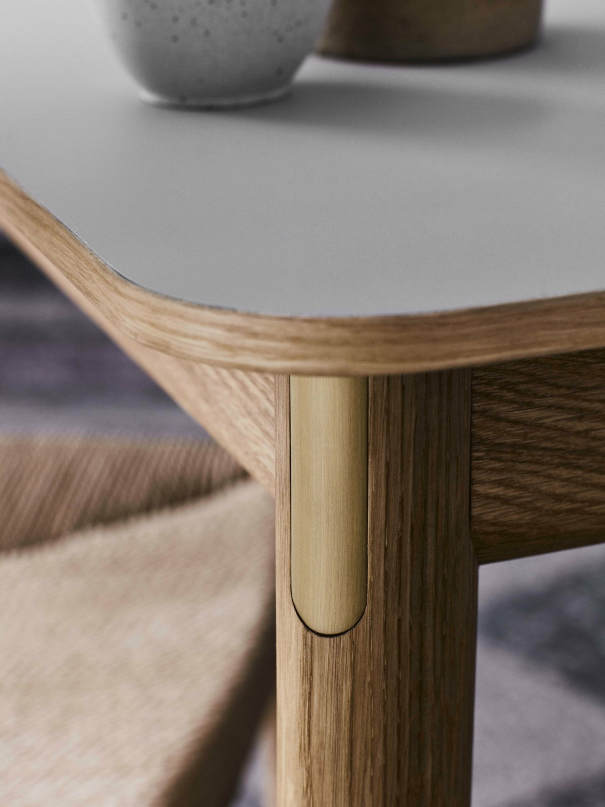 Table à manger avec rallonge en chêne fumé stratifié Fenix 240 à 340 cm Patch HW2 - &Tradition - The Cool Republic
