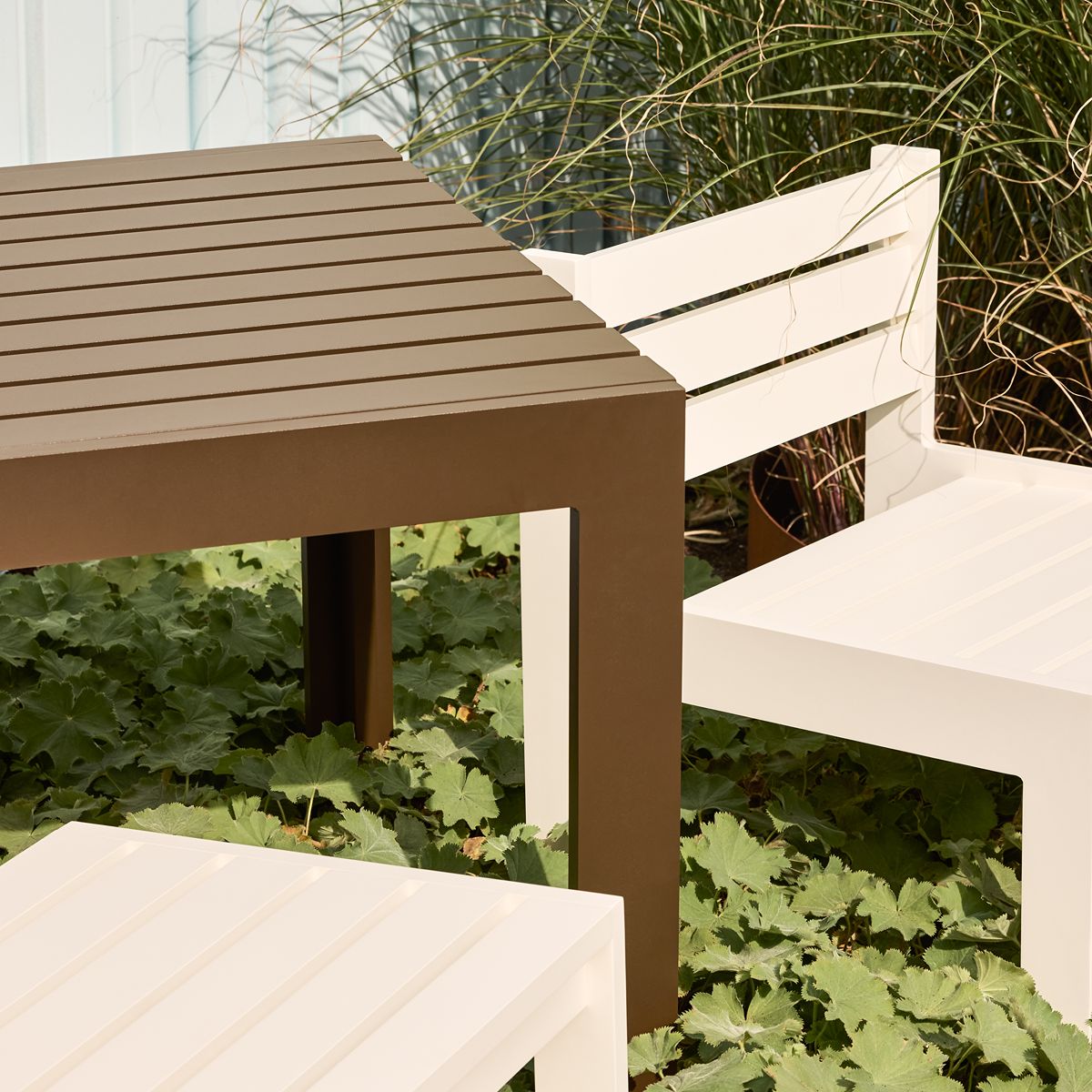 Table à manger de jardin rectangulaire en acier marron 191x80x76cm Haus - Hübsch - The Cool Republic