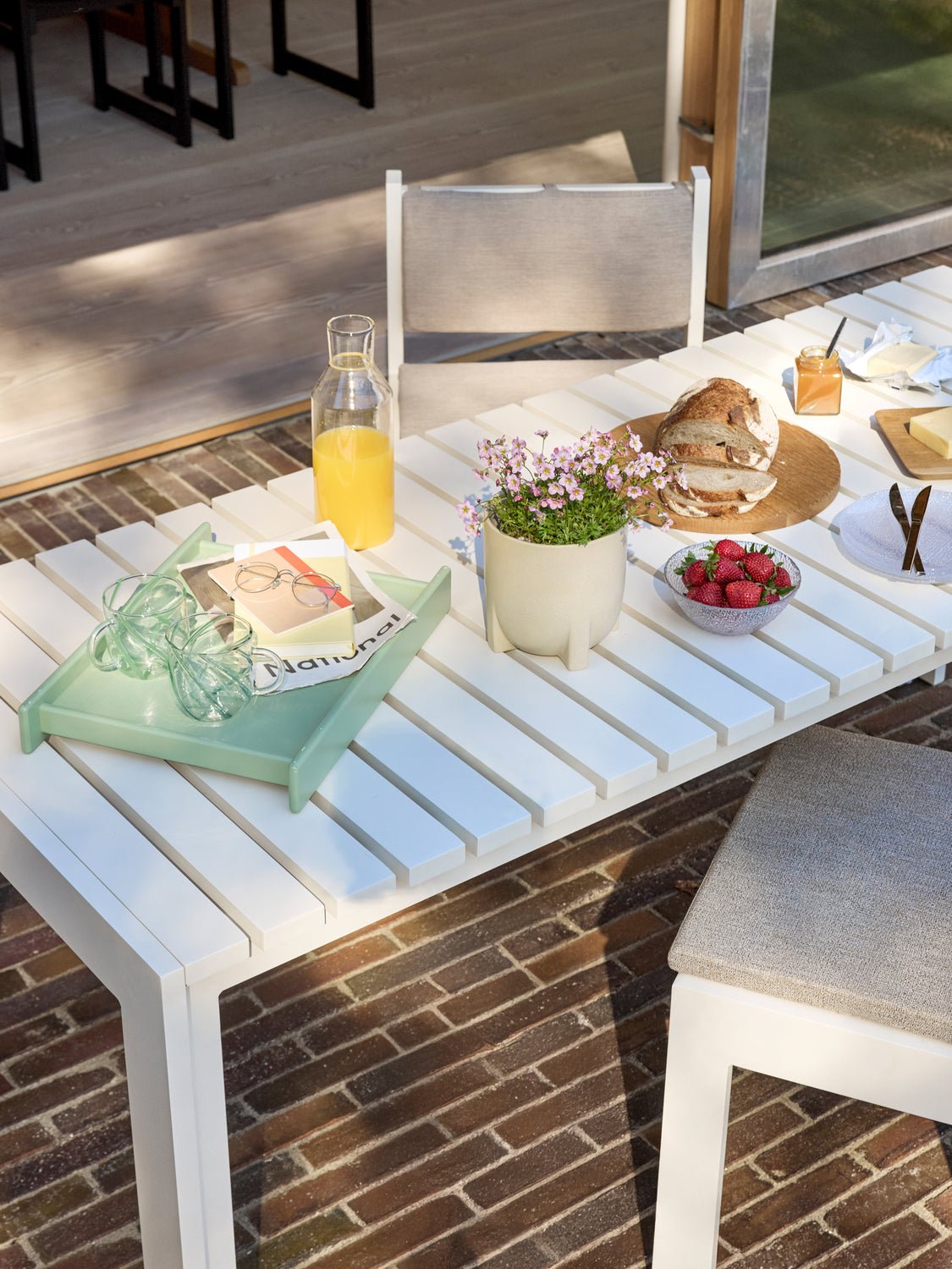 Table à manger de jardin rectangulaire en acier marron 191x80x76cm Haus - Hübsch - The Cool Republic
