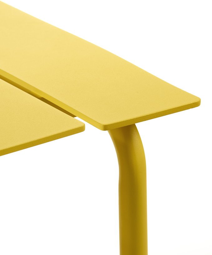 Table à manger d'extérieur carrée en métal jaune 70x70x75cm - valerie_objects - The Cool Republic
