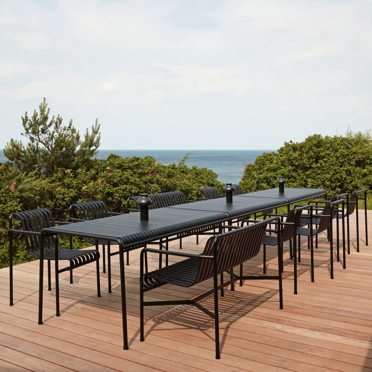 Table à manger d'extérieur en métal olive 170x90cm Palissade - HAY - The Cool Republic