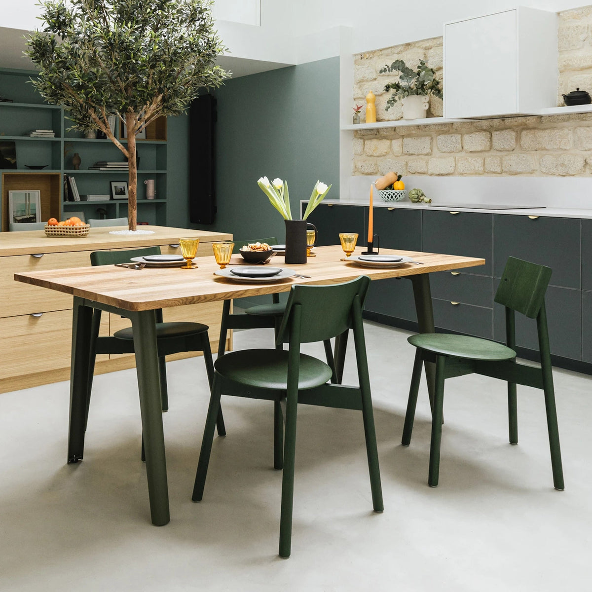 Table à manger en bois ancien et piètement en acier noir 160 x 95 x 75 cm New modern - TIPTOE - The Cool Republic